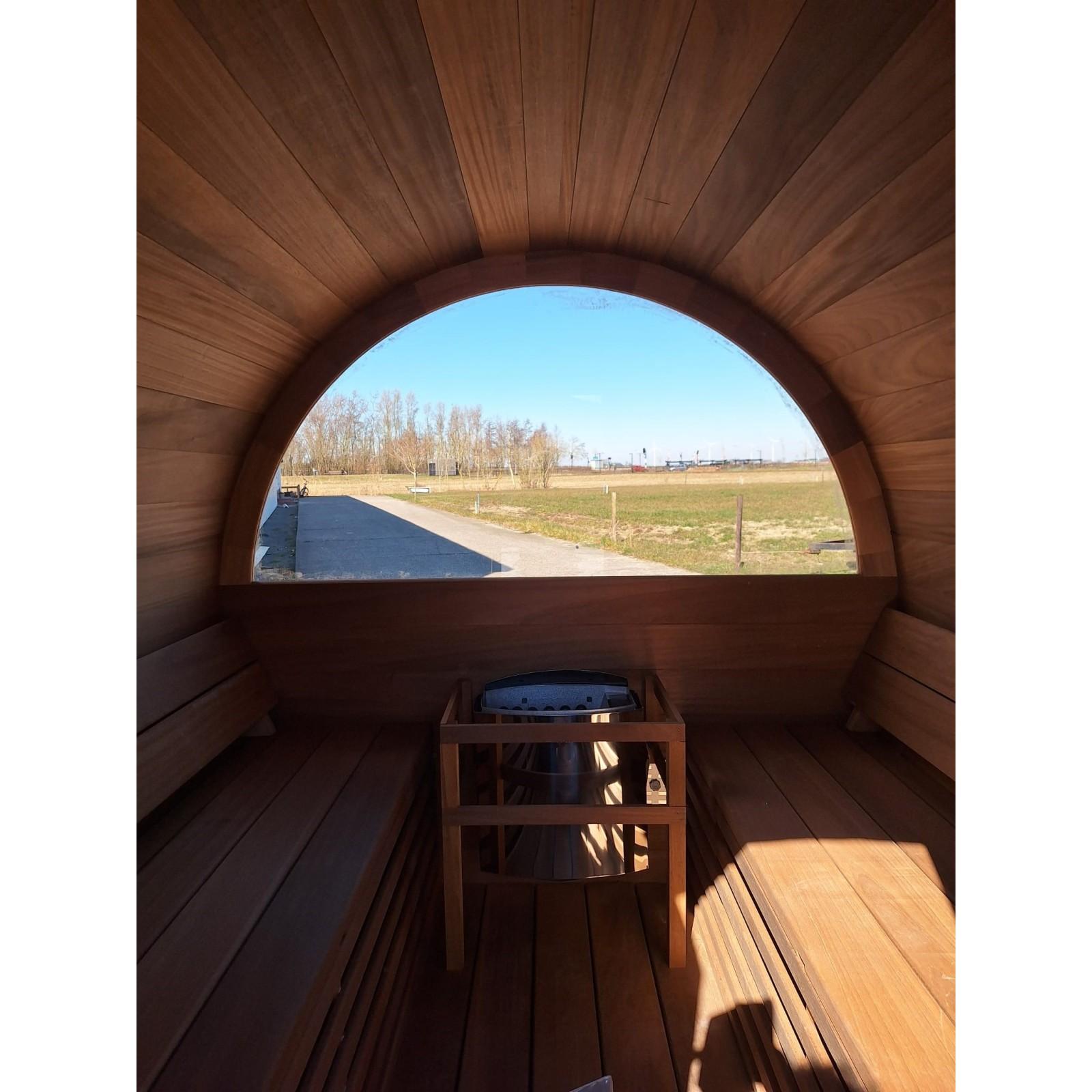 Barrelsauna met halfrond raam, uitzetraam of getint glas: wat kies je?