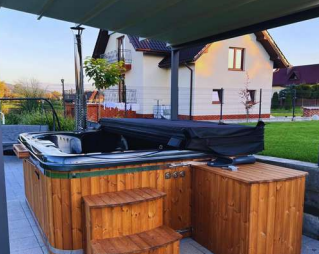 Hottub onder een pergola voor meer privacy en beschutting