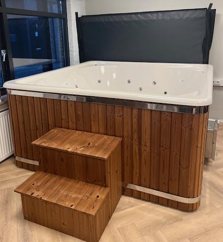 [BST-OC-481-V1] Vierkante hybride Hottub 220 Thermowood (Wit, Zwart)